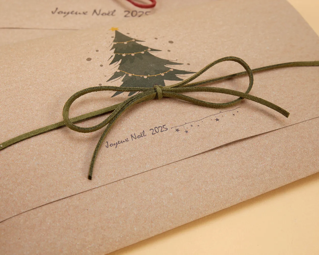 Christmas sobre en piel reciclada versión retro