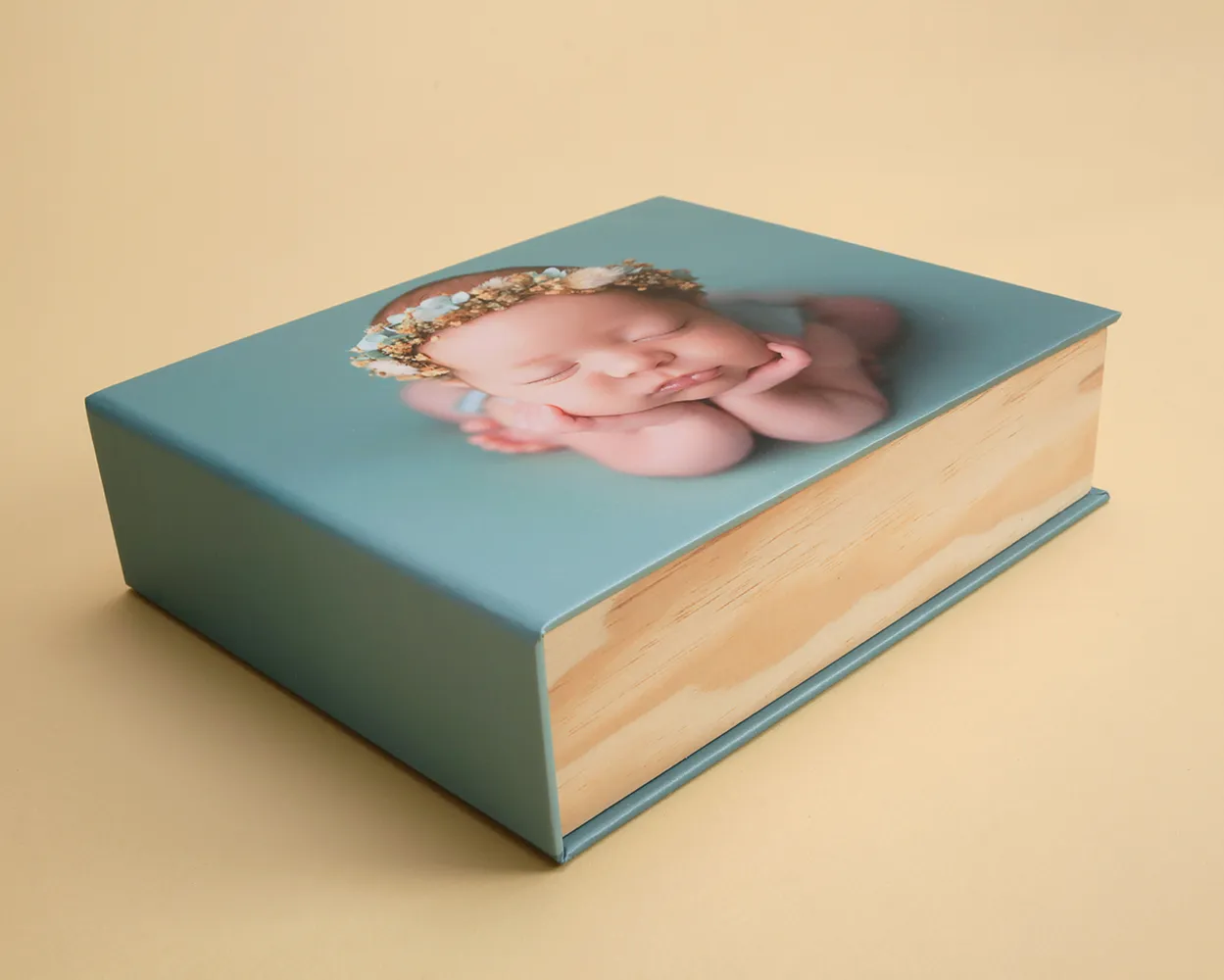 Caja Alcalá con fotos sobre cartulina rígida