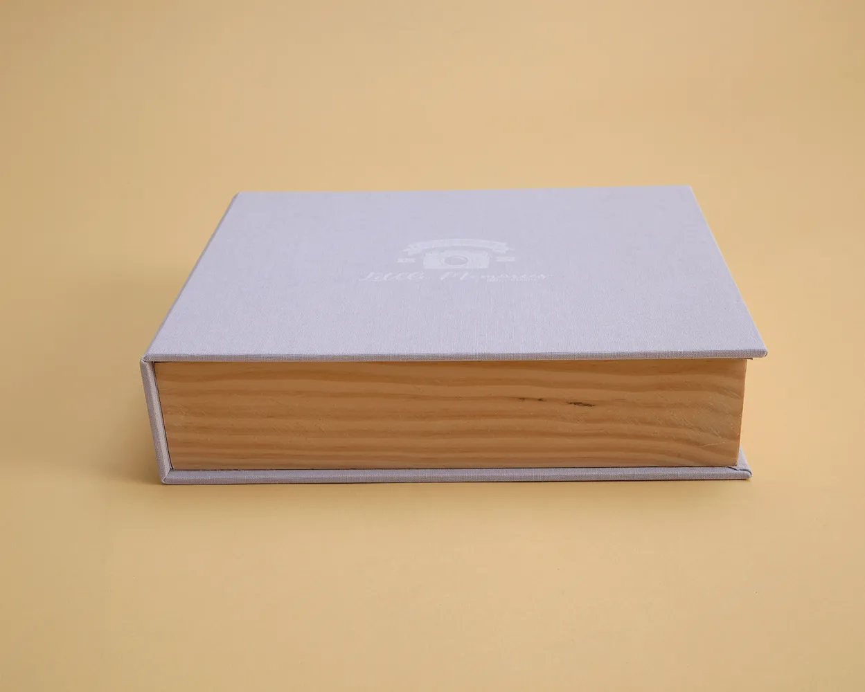 Caja Alcalá con fotos sobre cartulina rígida