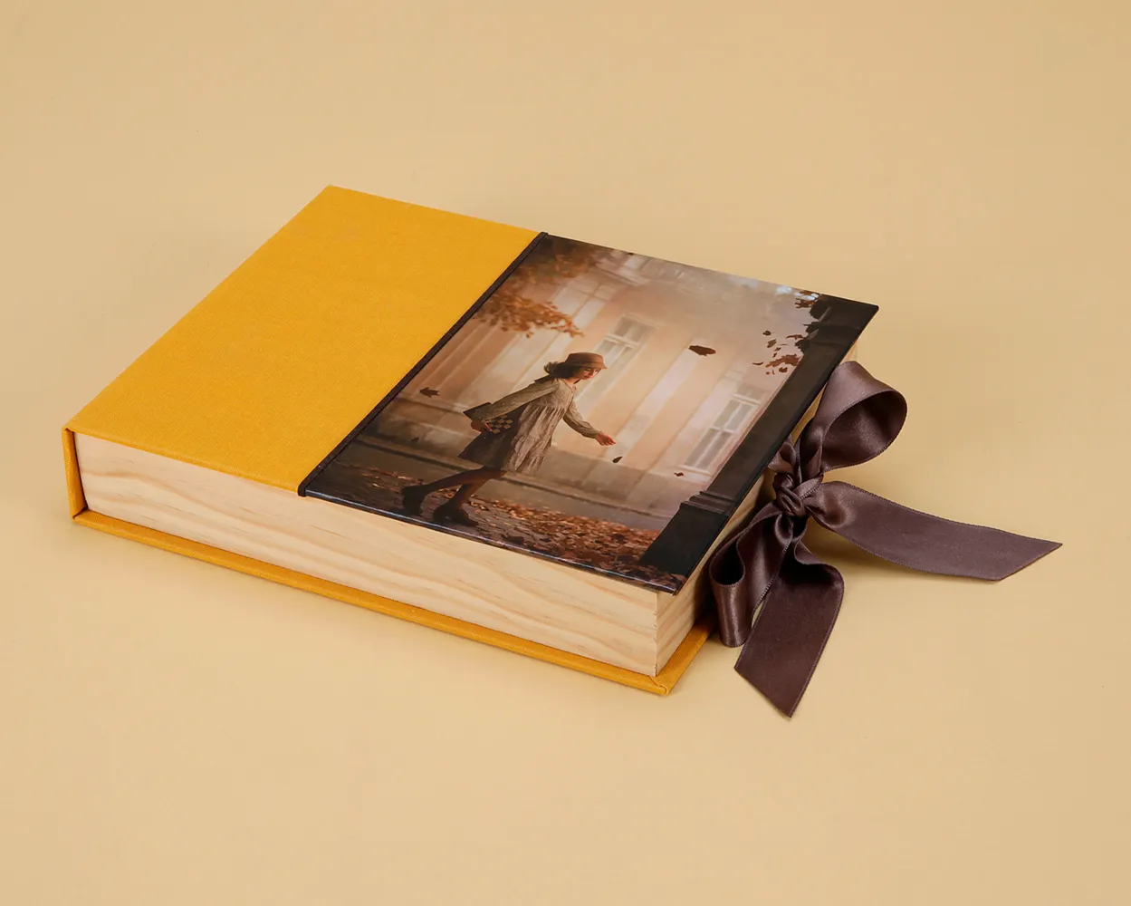 Caja Alcalá con fotos sobre cartulina rígida