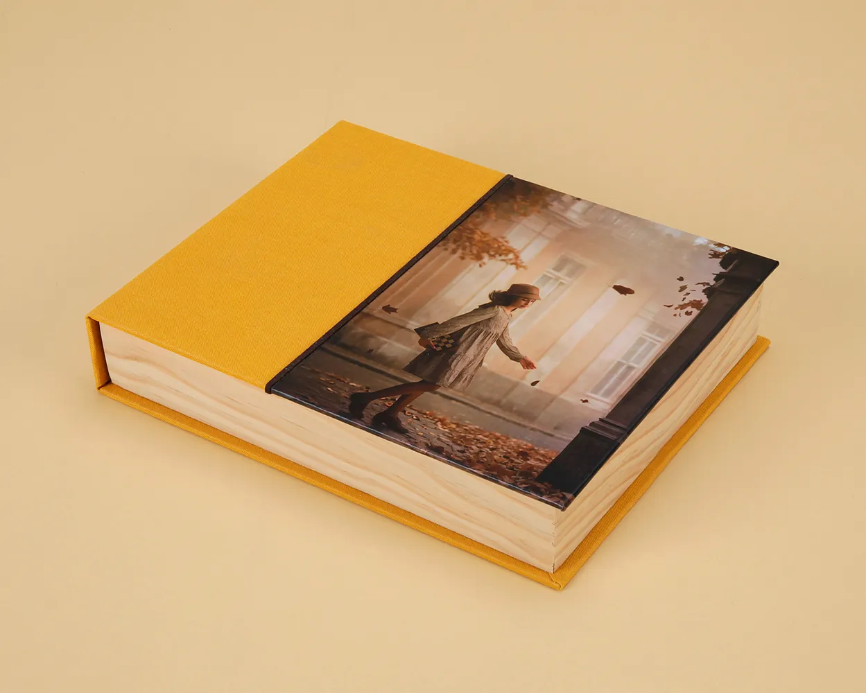 Caja Alcalá con fotos sobre cartulina rígida